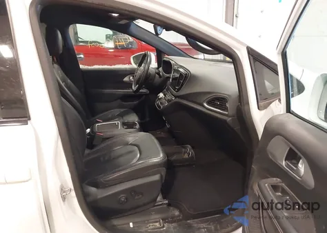 2018 Chrysler Pacifica Touring L Plus z USA, uszkodzony, nr VIN 2C4RC1EG9JR204295